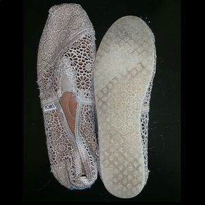 Light grey lace Toms
